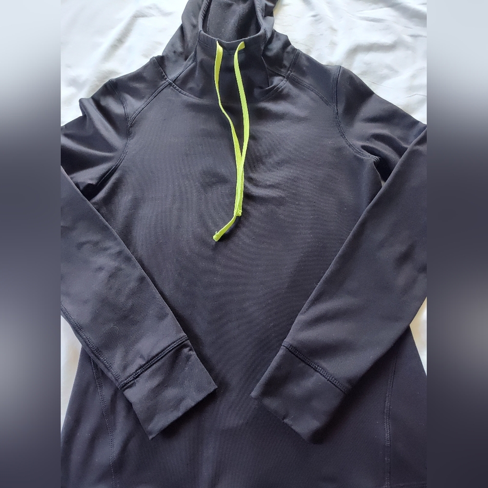 SPAULDING Ladies Hooded Pullover w/Thumbholes. Size Small.